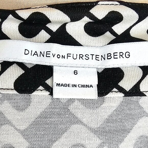 DVF | Vintage Silk Jersey Wrap Dress | Chain Link Print | Size 6 (Fits 4) - Picture 13 of 13